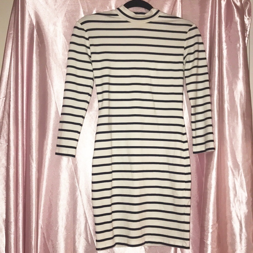 Forever 21 Navy & White Stripped Dress. Small. NEW